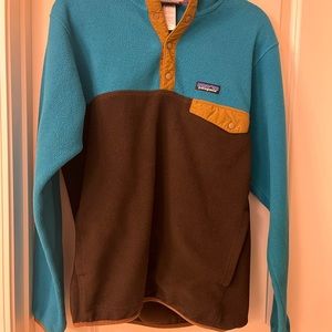 Great Patagonia Hooded fleece pullover! Very warm. Good used condition.